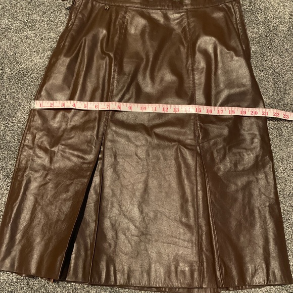 Vintage Etienne Aigner Genuine Leather Skirt side zip button Brown Size 10 - Picture 10 of 17